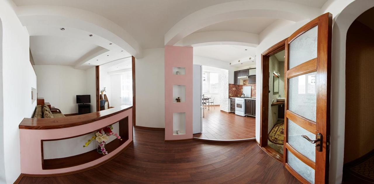 Babylon Apartment On Bukovinskaya Street Riwne Exterior foto
